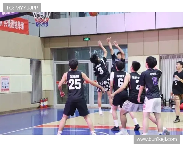 篮球点燃青春激情展现团队力量谱写赛场拼搏与梦想篇章