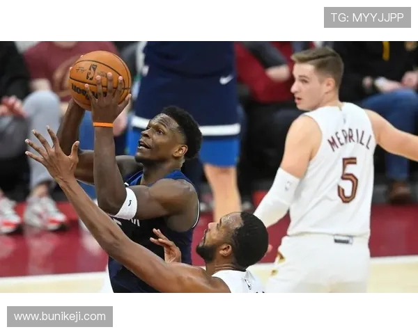 勇士与雄鹿激战10月29日NBA赛场巅峰对决精彩回顾与分析